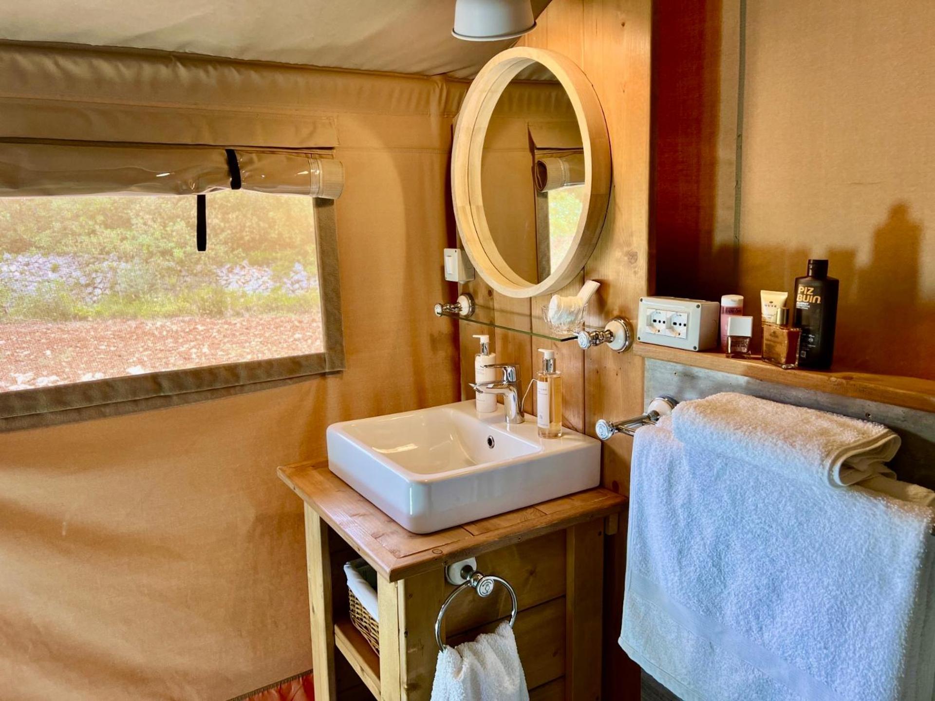 Luxury tent Domus Olea Glamping *